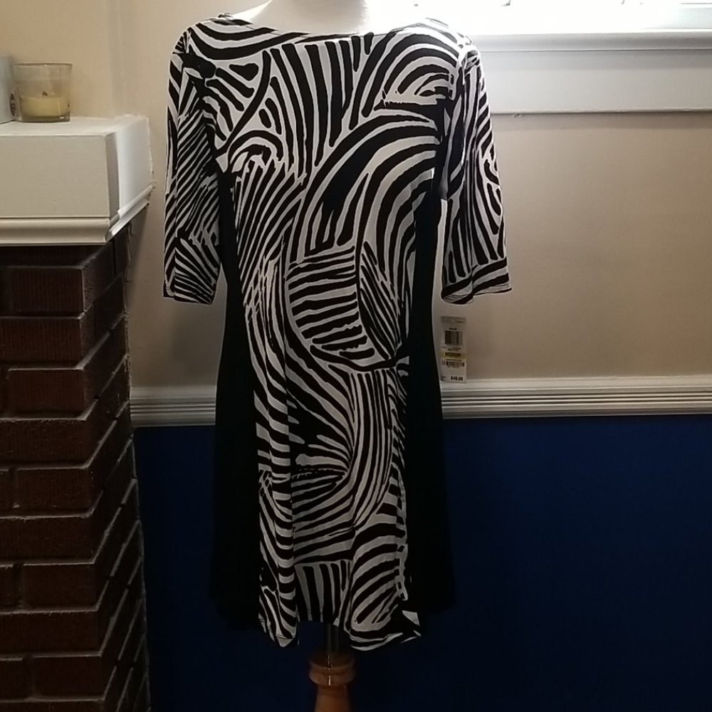 slimming dress 3/4 sleeve NWT